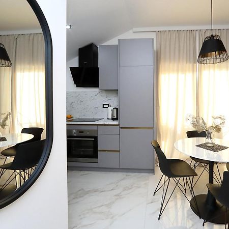 Luxury Apartments Monika Near The Sea With Private Parking 비빈제 외부 사진