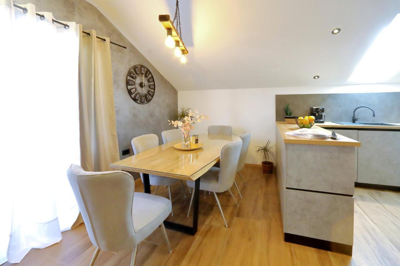Luxury Apartments Monika Near The Sea With Private Parking 비빈제 외부 사진