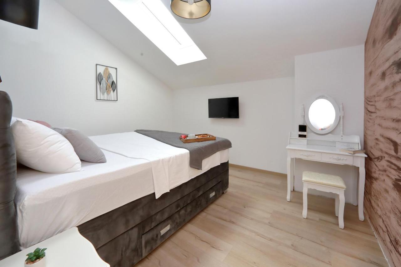 Luxury Apartments Monika Near The Sea With Private Parking 비빈제 외부 사진