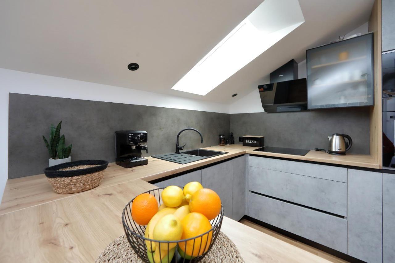 Luxury Apartments Monika Near The Sea With Private Parking 비빈제 외부 사진