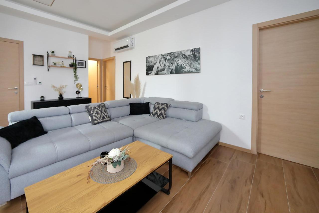 Luxury Apartments Monika Near The Sea With Private Parking 비빈제 외부 사진