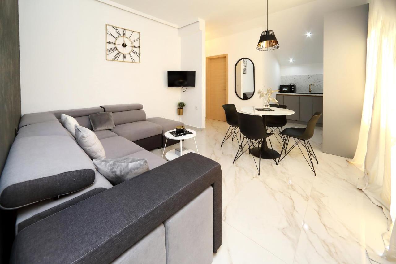 Luxury Apartments Monika Near The Sea With Private Parking 비빈제 외부 사진