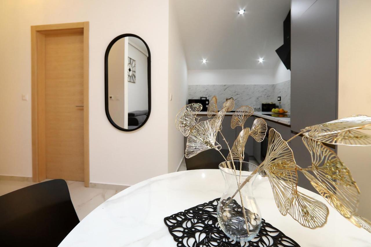 Luxury Apartments Monika Near The Sea With Private Parking 비빈제 외부 사진