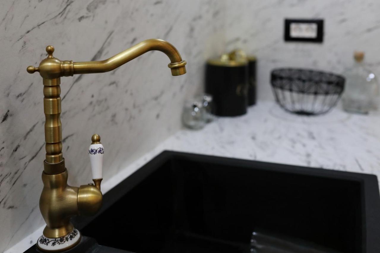 Luxury Apartments Monika Near The Sea With Private Parking 비빈제 외부 사진