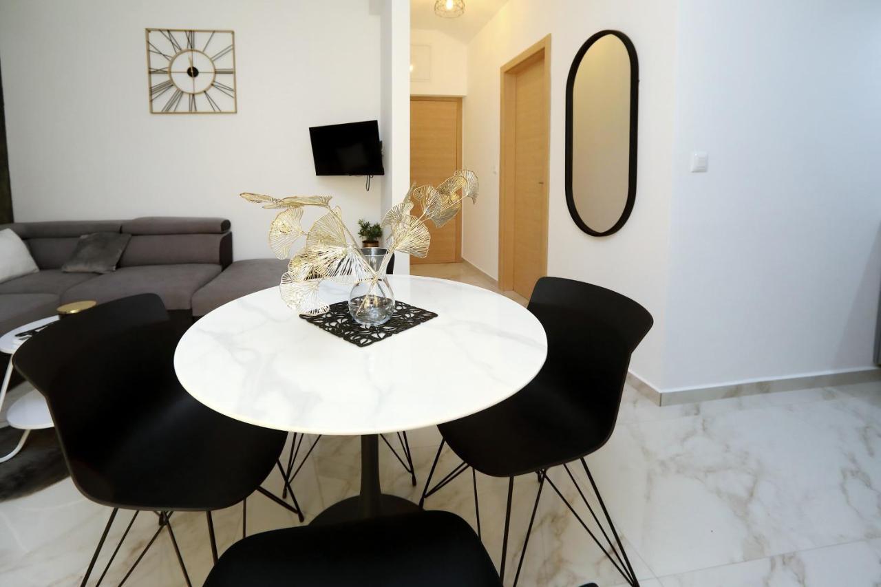 Luxury Apartments Monika Near The Sea With Private Parking 비빈제 외부 사진