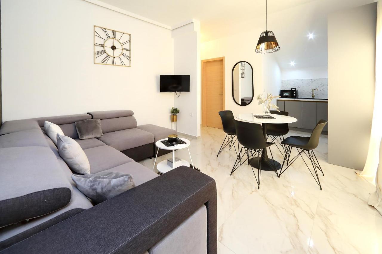 Luxury Apartments Monika Near The Sea With Private Parking 비빈제 외부 사진