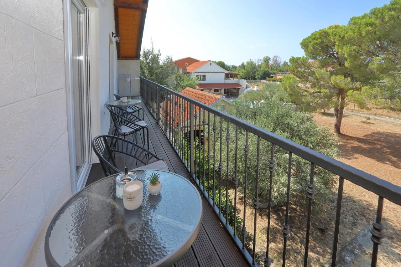 Luxury Apartments Monika Near The Sea With Private Parking 비빈제 외부 사진