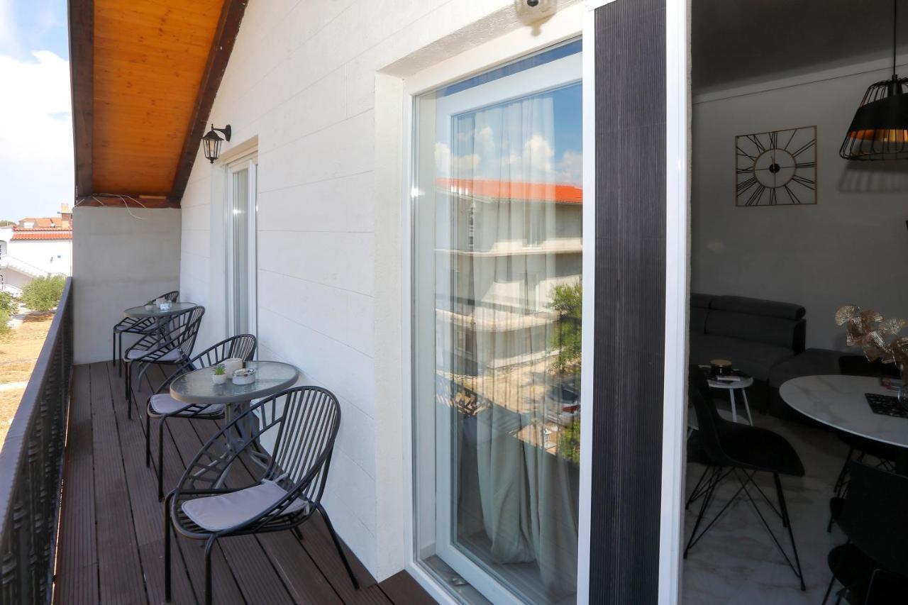Luxury Apartments Monika Near The Sea With Private Parking 비빈제 외부 사진